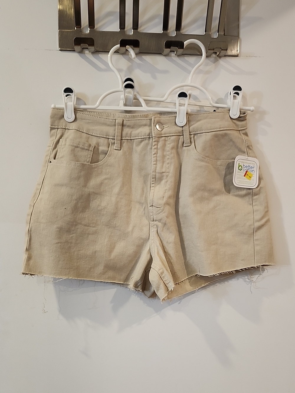 Waist 16.5" NWT Women's High-Rise Raw-Hem Cotton Shorts — Beige